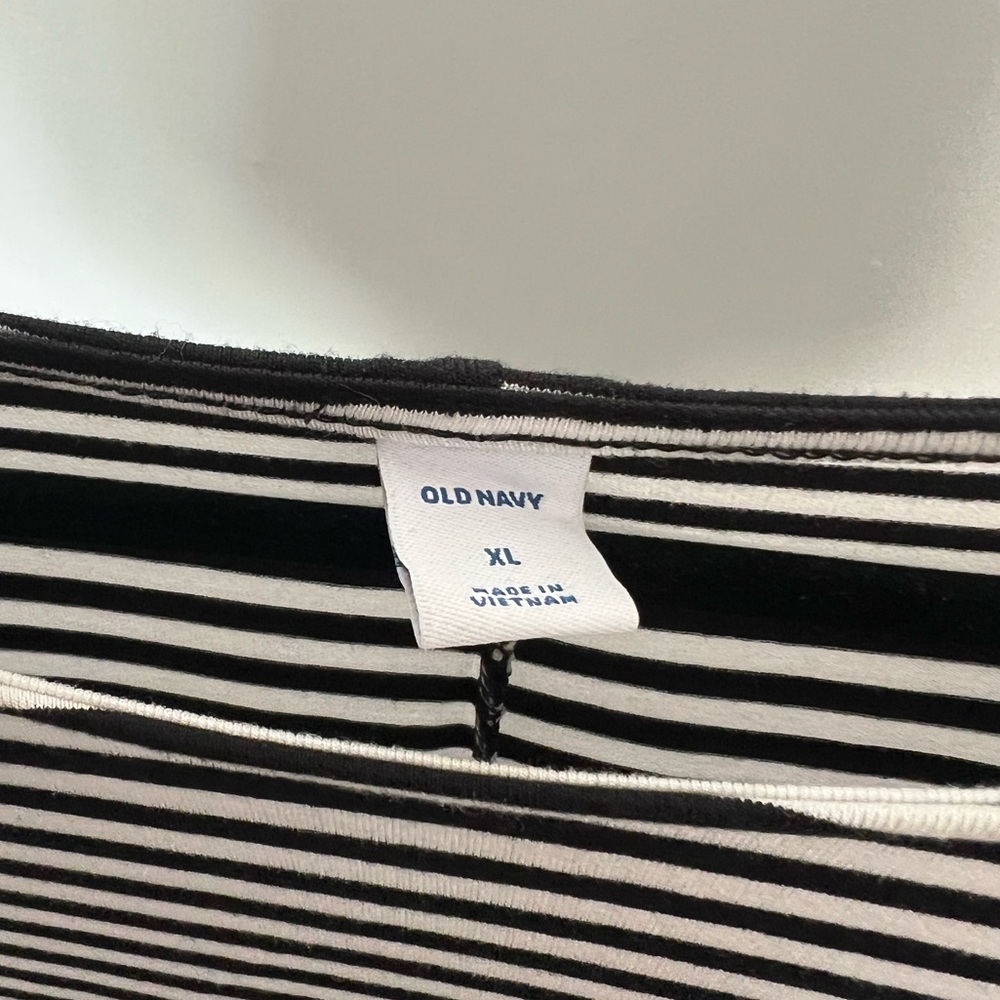 Old Navy Short Sleeve Dress - Picture 3 of 3